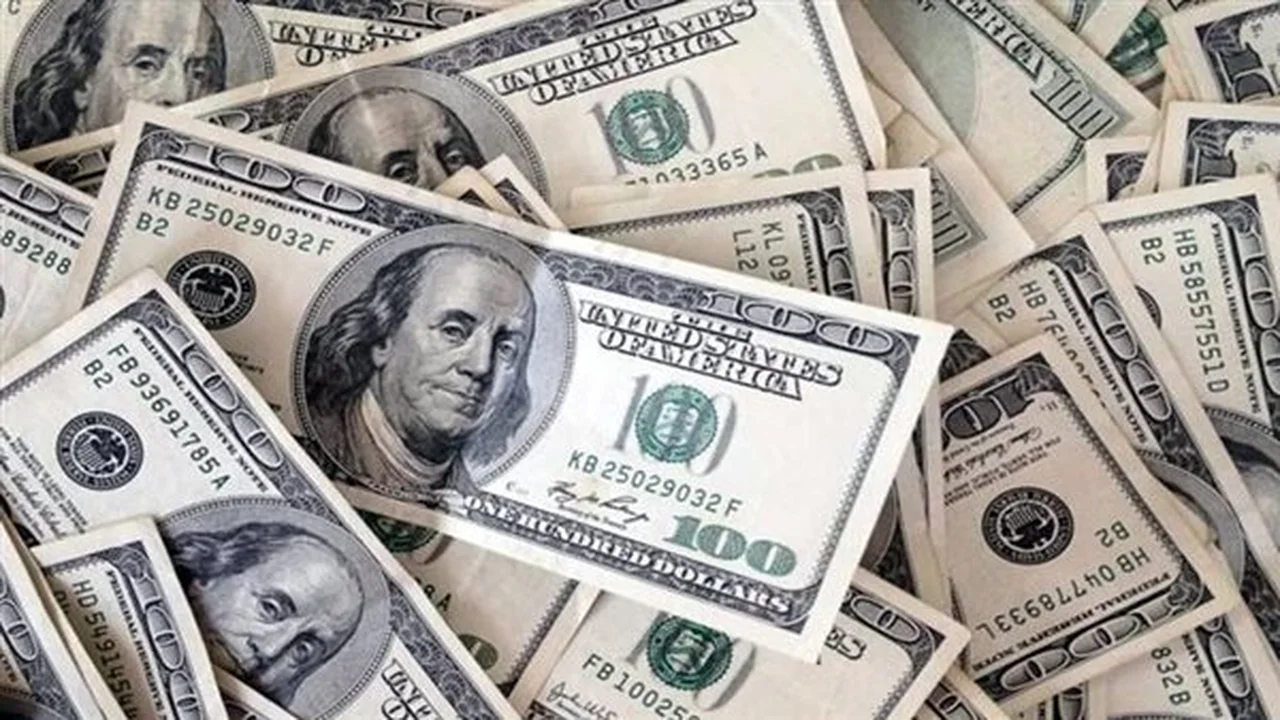 سعر الدولار مقابل الجنيه في تعاملات الجمعة 13 مارس بالبنوك المصرية